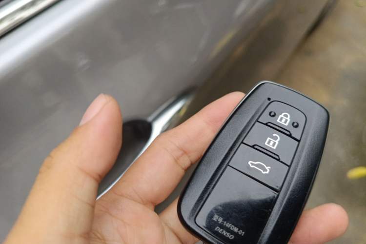 Used Toyota Avalon 2019 Dual-Engine 2.5L XLE Prestige Version China VI Standard