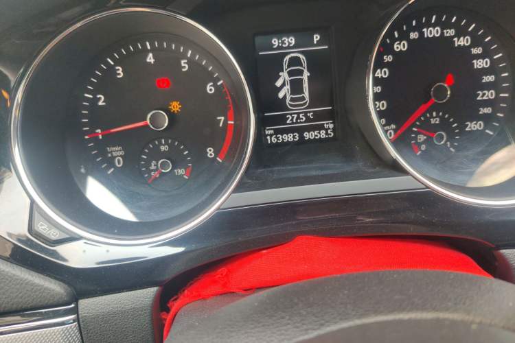 Used Volkswagen Sagitar 2018 280TSI DSG Comfort Model Odometer Close Up