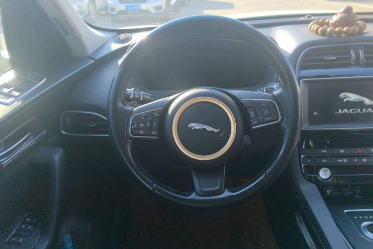 Used Jaguar F-PACE 2016 2.0T Two-Wheel Drive Urban Luxury Edition