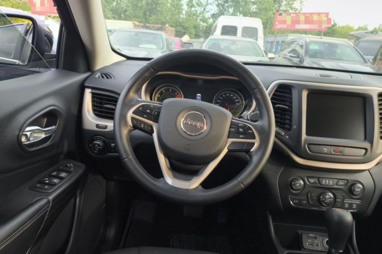 Used Jeep Cherokee 2017 2.0L Superior Edition