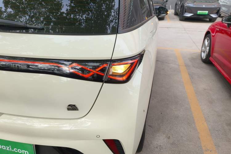 Used BYD Dolphin 2023 420 km Fashion Edition Right Rear Taillight