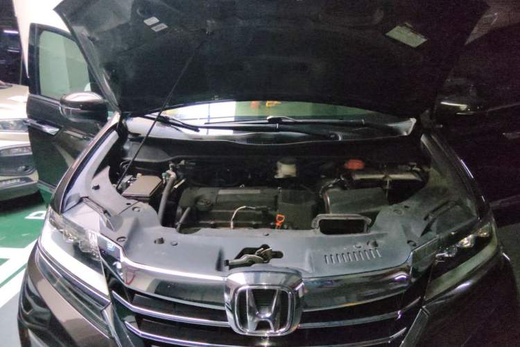 Ojetý Honda Elysion 2016 2.4L Luxury Edition