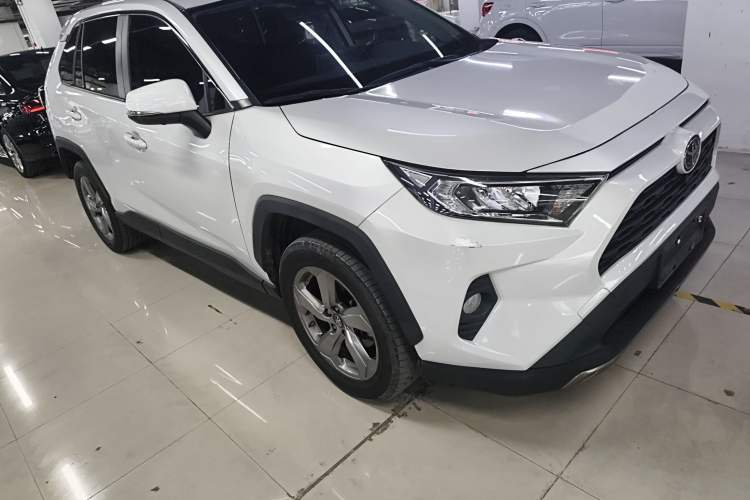 Used Toyota RAV4 2021 2.0L CVT Two-Wheel Drive Fashion PLUS Edition Front Right 45 Deg