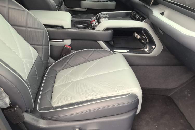 Used Formula Leopard 5 2023 Explore Edition Right Front Seat