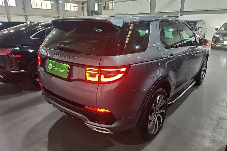 Used Land Rover Discovery Sport 2020 249 PS R-Dynamic Performance Edition Rear Right 45 Deg