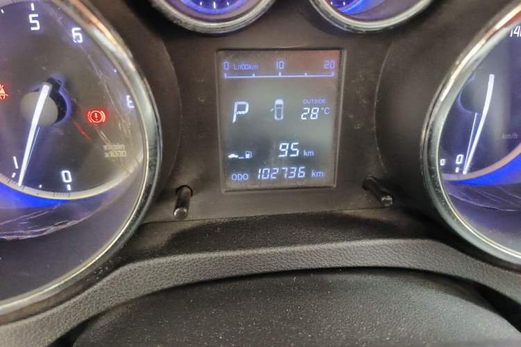 Used CHANGAN CS35 2016 1.6L Automatic Luxury Model China V Standard Odometer Close Up