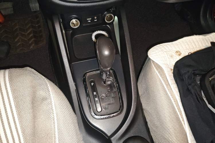 Used CHANGAN CS35 2014 1.6L Automatic Luxury Model China IV Standard Gear Lever