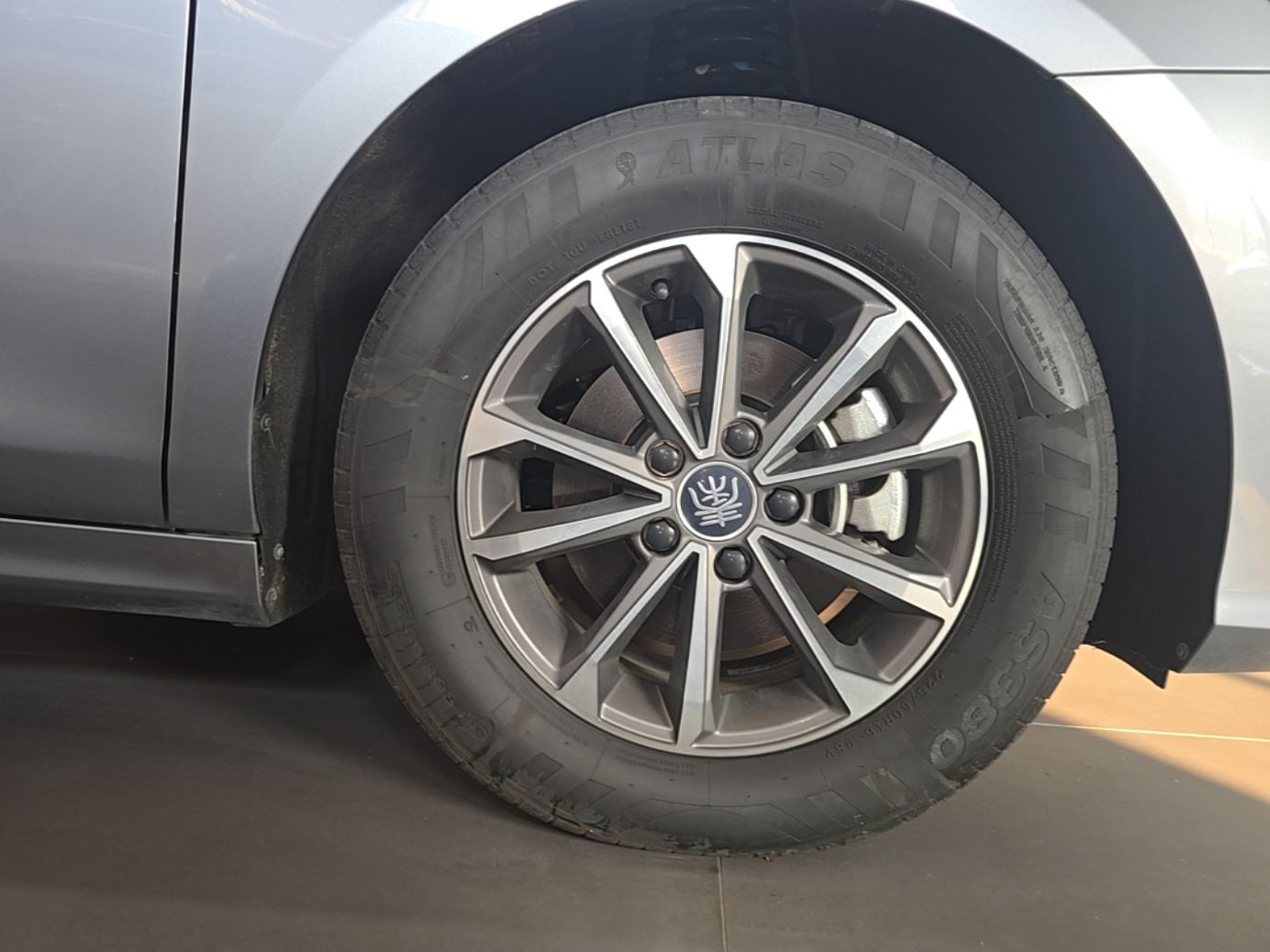 BYD Qin PLUS 2024 HONOR Edition DM-i 55KM Leading Model — снимка 10