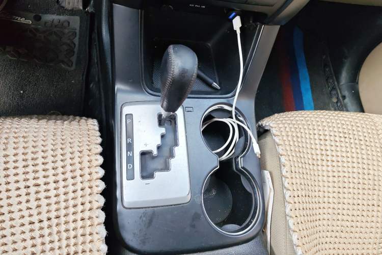 Used Kia Sorento 2012 2.4L Gasoline Comfort Edition Gear Lever