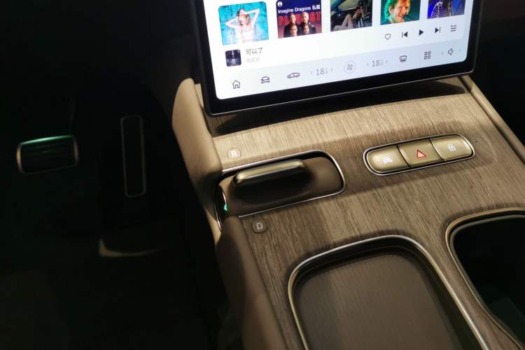 Used Nio ET7 2024 75 kWh Executive Signature Edition Gear Lever