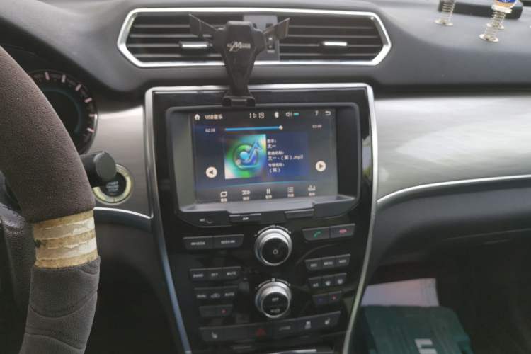 Used Haval H2 2017 Red-Label 1.5T Automatic Two-Wheel Drive Luxury Model Audio And AC Panel