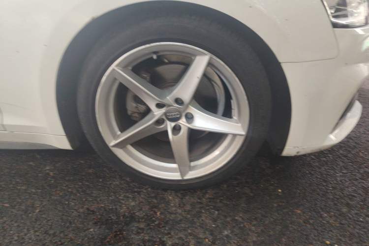 Used Audi A5 2017 Sportback 40 TFSI Fashion Model Right Front Wheel Hub