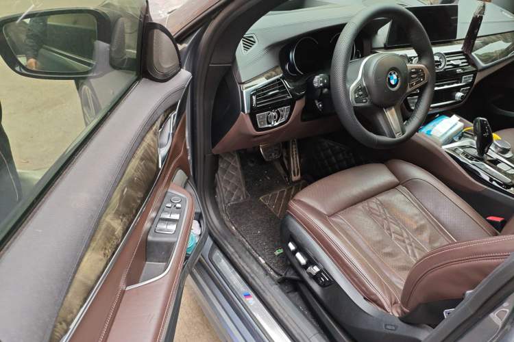 Used BMW 6 Series GT 2018 640i xDrive M Sport Package
