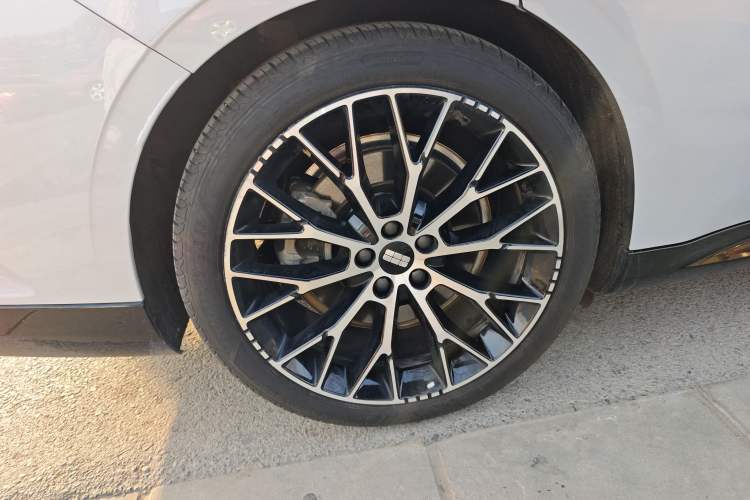 Used Geely Galaxy E8 2024 620 km All-Wheel-Drive Dragon Edition