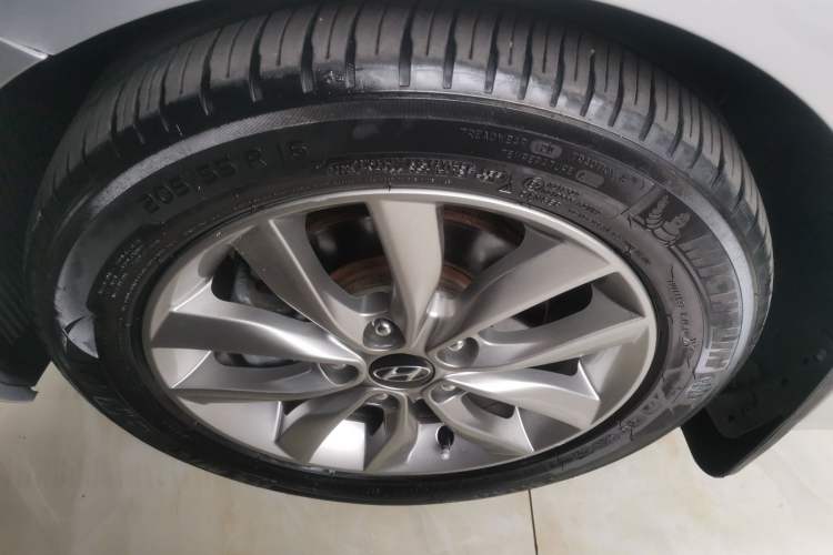 Used Hyundai Elantra (5th Generation / Langdong) 2015 1.6L Automatic Fashion Model