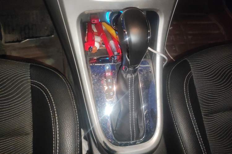 Used Buick GT 2014 XT 1.6L Automatic Fashion Edition Gear Lever