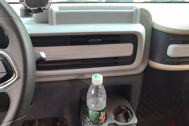 Used SAIC MAXUS Dana V1 2024 V1 Short Wheelbase Low-Roof Multi-Function Version (51 kWh)
