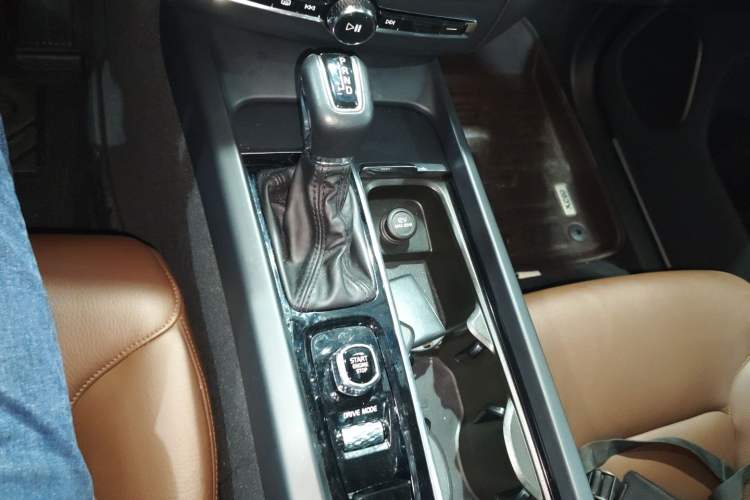 Used Volvo XC60 2019 T5 4x4 Zhiyuan Edition China VI Standard Gear Lever