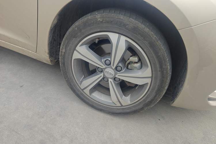 Used Geely Auto Emgrand GL 2019 1.4T CVT Elite Smart Edition Right Front Wheel Hub