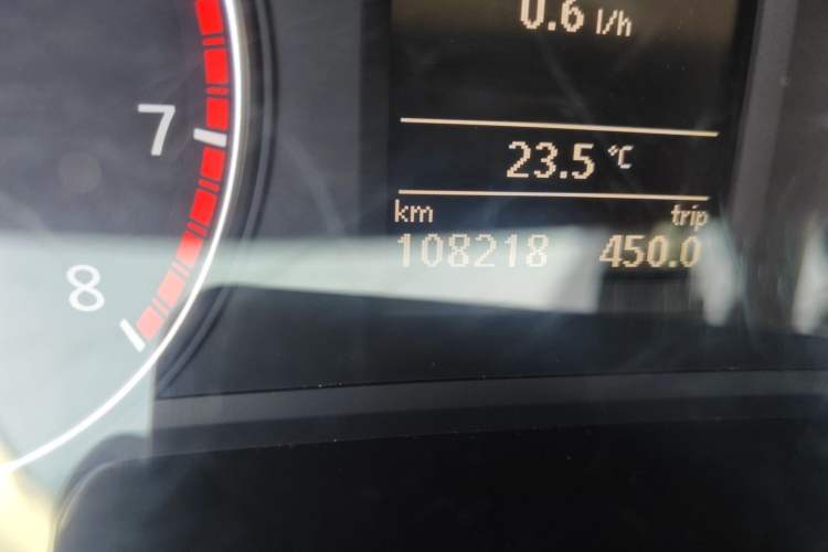 Used Volkswagen Passat 2011 1.8TSI DSG Prestige Edition Odometer Close Up