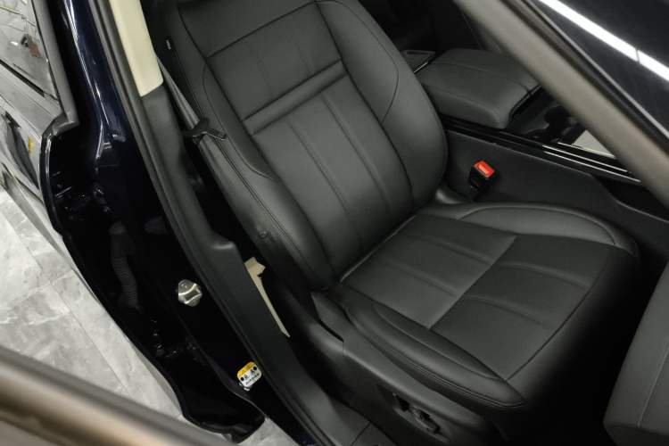 Used Land Rover Range Rover Evoque New Energy 2021 Aurora L P300e Luxury Edition
