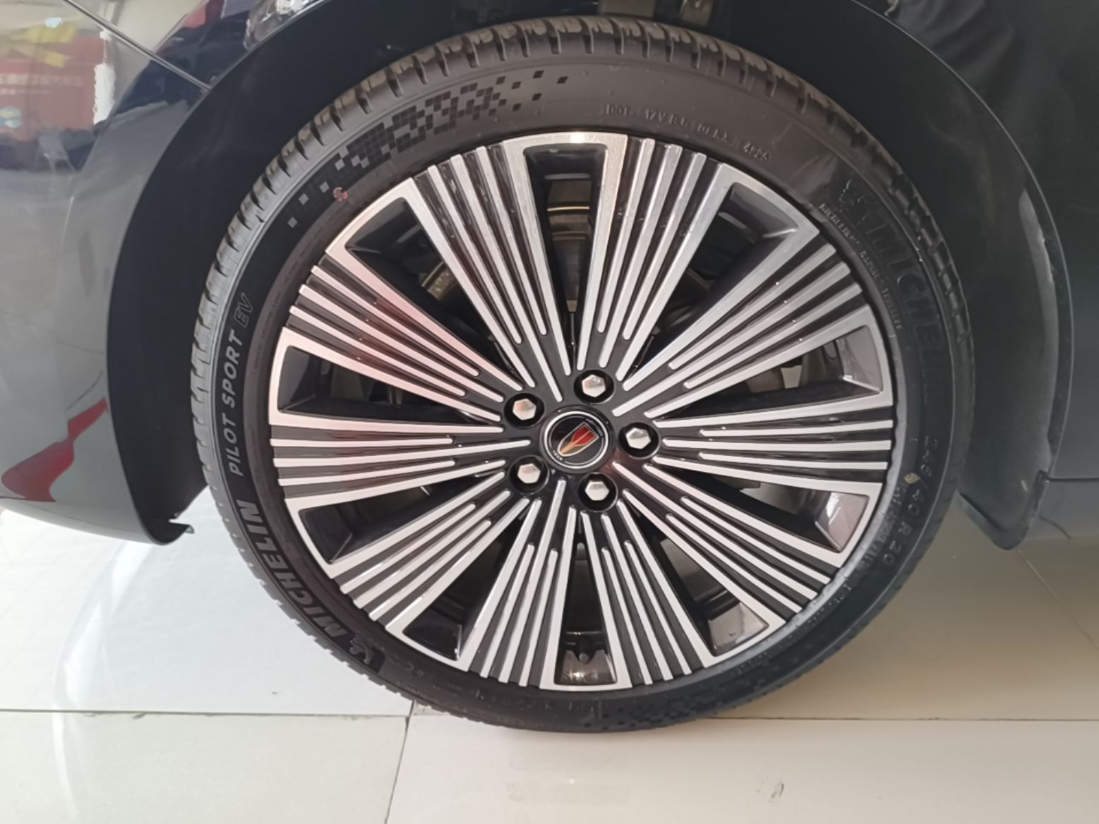 Hongqi H9 2025 Model Facelifted 2.0T Two-Wheel Drive Flag-Style Luxury Business Edition, 5 Seats - Chinese Trim Xiang — снимка 10