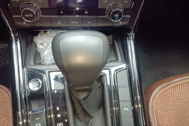 Used Volkswagen Phideon 2018 Revised Version 380TSI Two-Wheel Drive Business Edition
