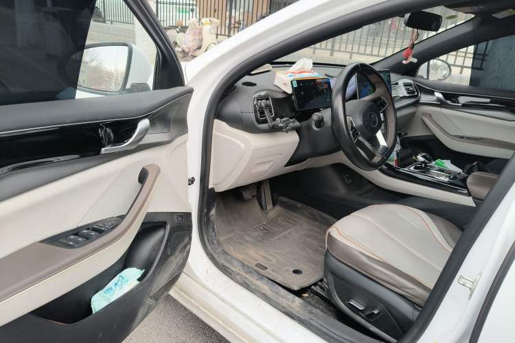 Used BYD Qin PLUS 2024 HONOR Edition DM-i 120KM Beyond Model
