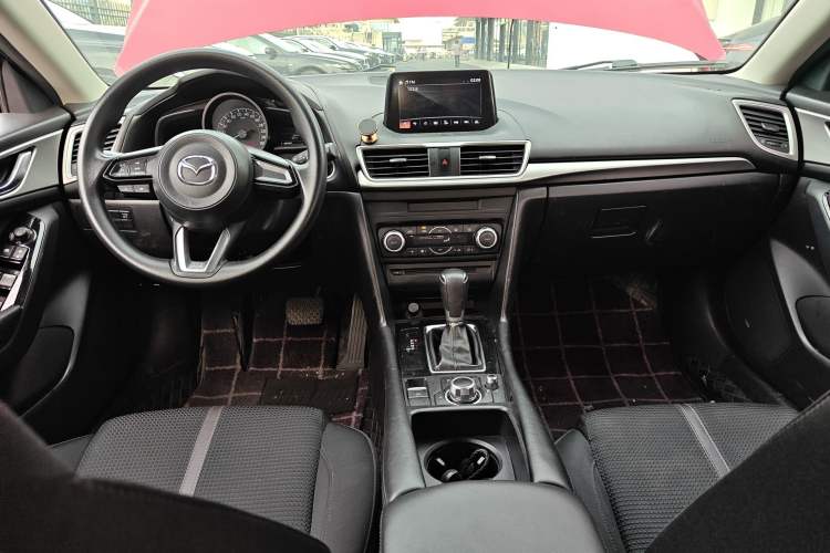 Used Mazda 3 Axela 2019 Cloud-Controlled Sedan 1.5L Automatic Luxury Model China VI Standard Center Console