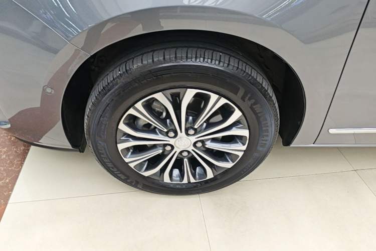 Used Buick GL8 2021 Land Cruiser Executive Class 652T Smart Luxury Model
