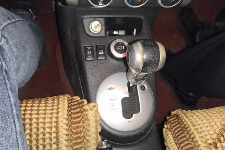 Used Nissan X-Trail 2012 2.5L CVT Luxury Edition 4WD Gear Lever