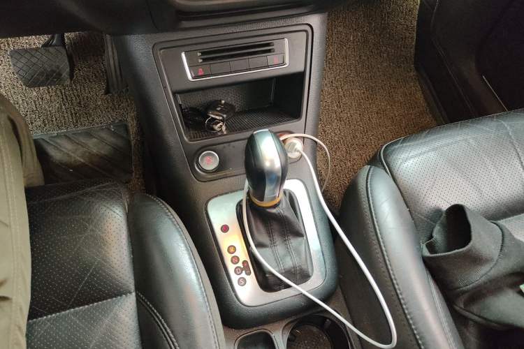 Used Volkswagen Tiguan 2015 1.8TSI Automatic Two-Wheel Drive Luxury Model Gear Lever