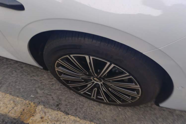 Used Geely Galaxy Galaxy 8 2025 130km EM-i Flagship Edition
