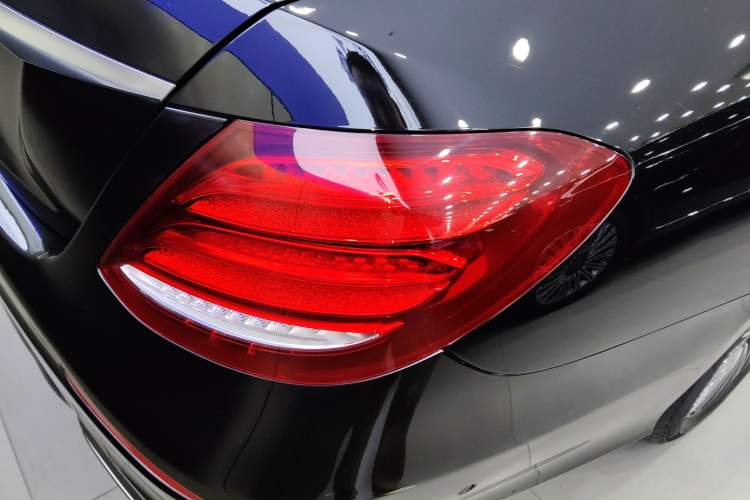 Used Mercedes-Benz E-Class 2020 E 300 L Sport Luxury Edition Right Rear Taillight