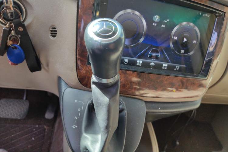 Used Mercedes-Benz Viano 2010 2.5L Luxury Edition
