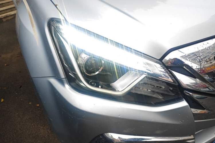 Used Isuzu mu-X 2020 1.9T Diesel Automatic 4x4 Enjoyment Edition 7 Seats China VI Standard
