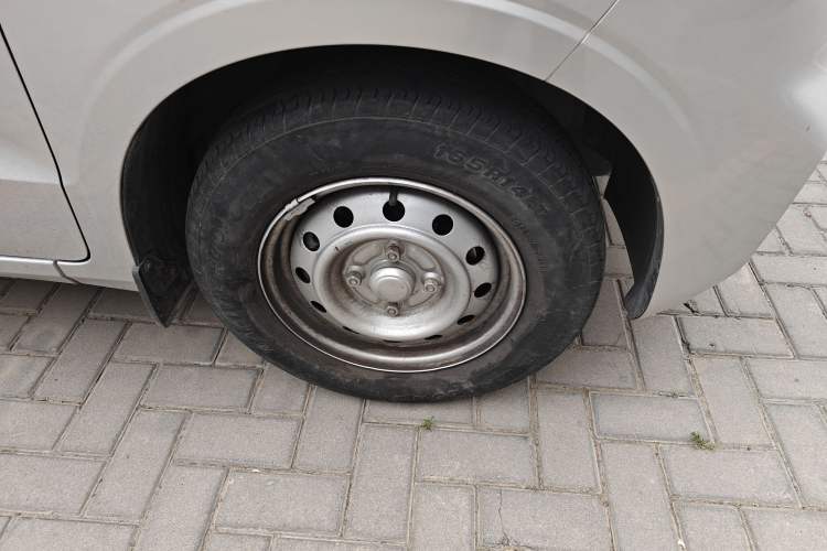 Used Wuling Hongguang V 2022 1.5L Jingqu Edition Enclosed-Window Vehicle with Electric Power Steering LAR