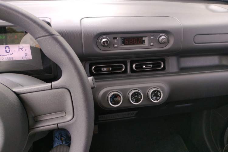 Used Wuling Zhiguang New Energy 2025 Comfort Model Audio And AC Panel