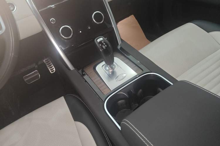 Used Land Rover Discovery Sport New Energy 2022 Facelifted P300e Plug-in Hybrid Electric Version
