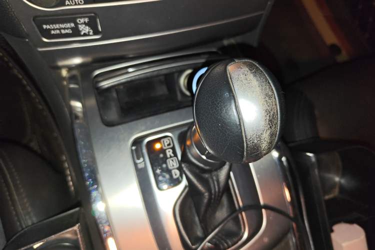 Used Infiniti G Series 2013 G25 Sedan Luxury Sport Edition Gear Lever