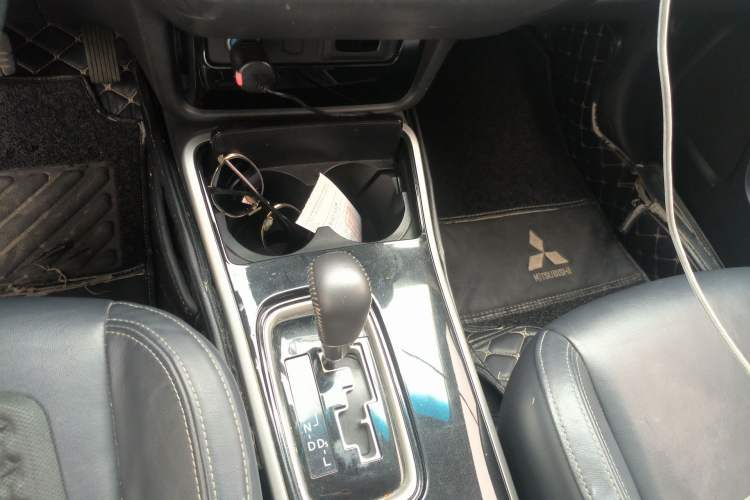 Used Mitsubishi Outlander 2019 2.0L Two-Wheel Drive Comfort Edition 5 Seats China V Standard Gear Lever