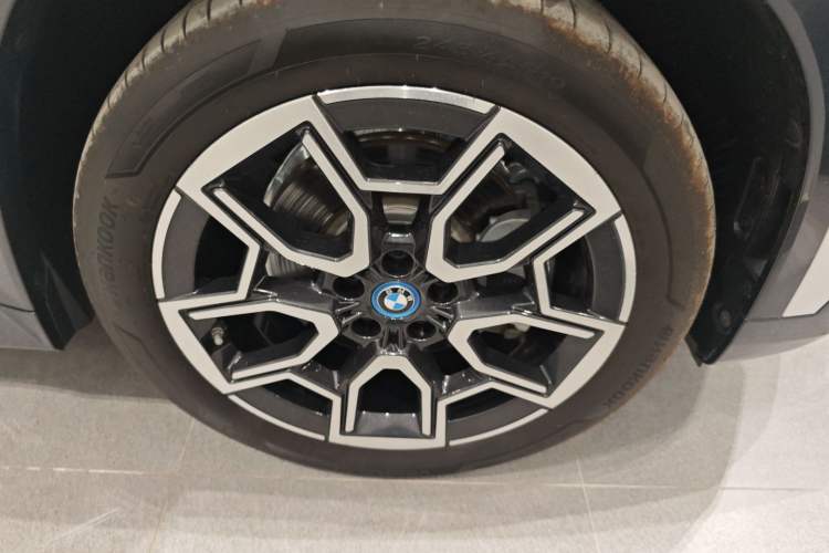 Used BMW iX1 2023 xDrive30L X Design Package Right Front Wheel Hub