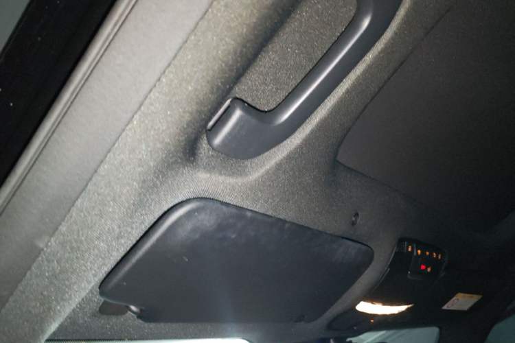 Used Mercedes-Benz GLC 2022 Refreshed GLC 260 L 4MATIC Dynamic Edition Headliner