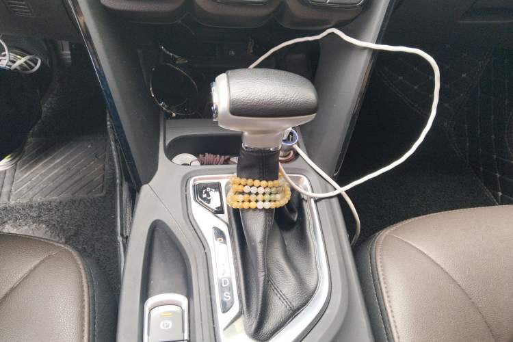 Used GAC Trumpchi GS4 2017 235T Automatic Two-Wheel Drive Luxury Smart Connectivity Version Gear Lever