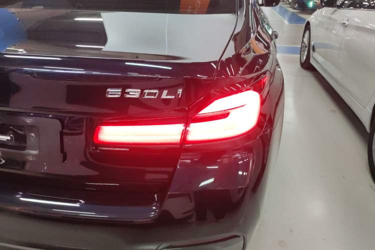 Used BMW 5 Series 2022 Restyled 530Li Leading Edition M Sport Package Right Rear Taillight
