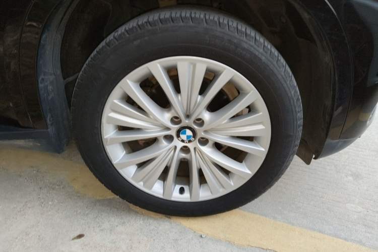Used BMW X5 2017 xDrive28i Right Front Wheel Hub