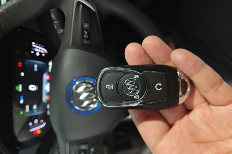 Used Buick Velite 6 2023 430km Range Commuter Version
