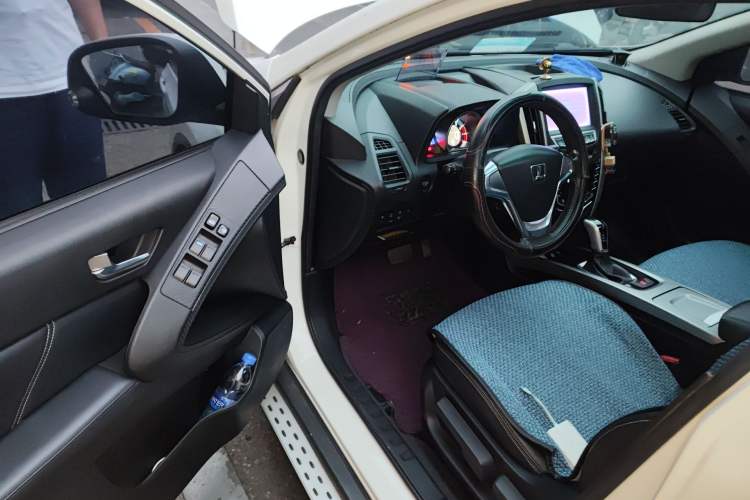 Used Luxgen U6 SUV 2014 1.8T Fashion Edition Driver Seat