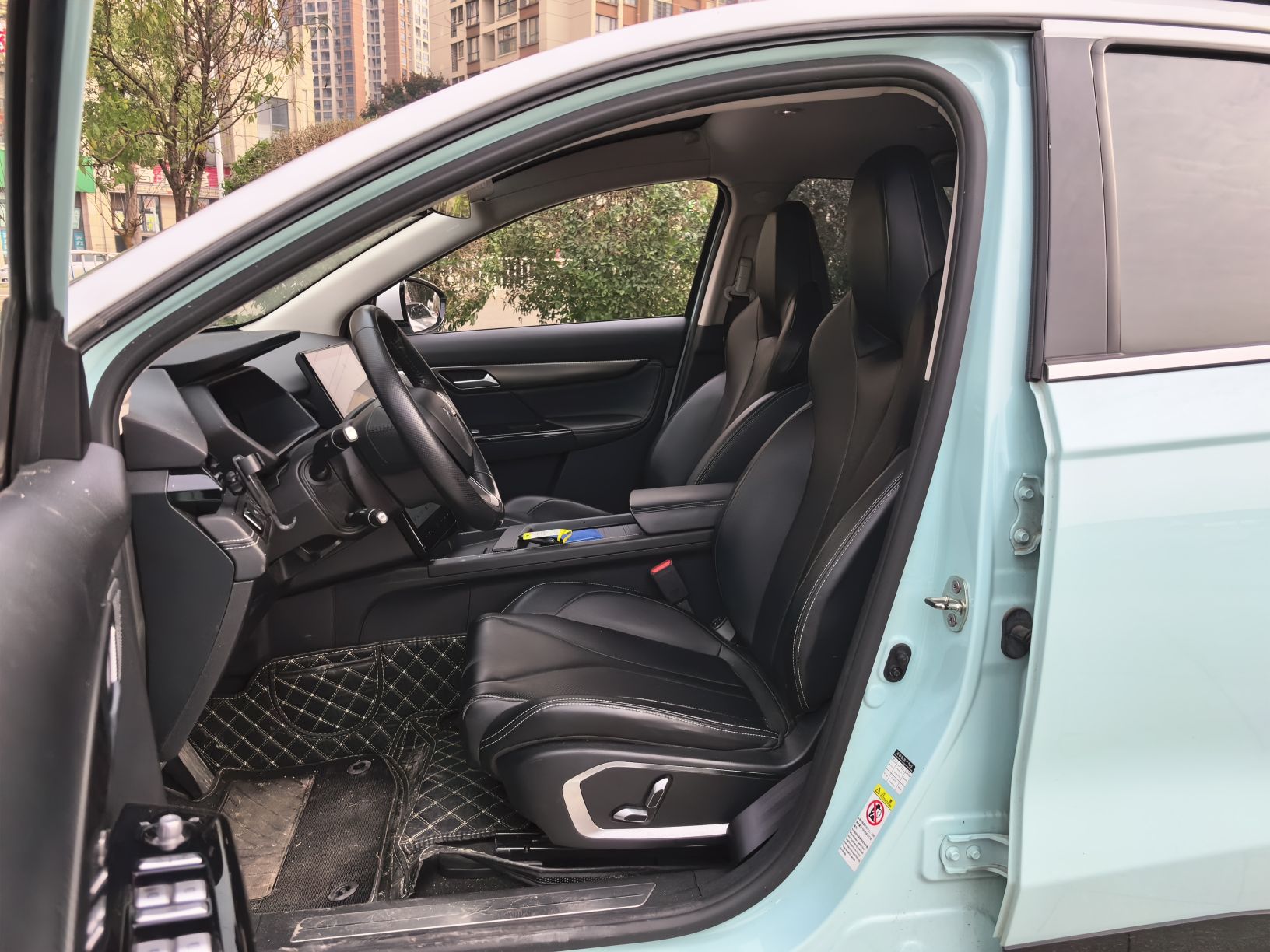 Переднее сиденье в автомобиле