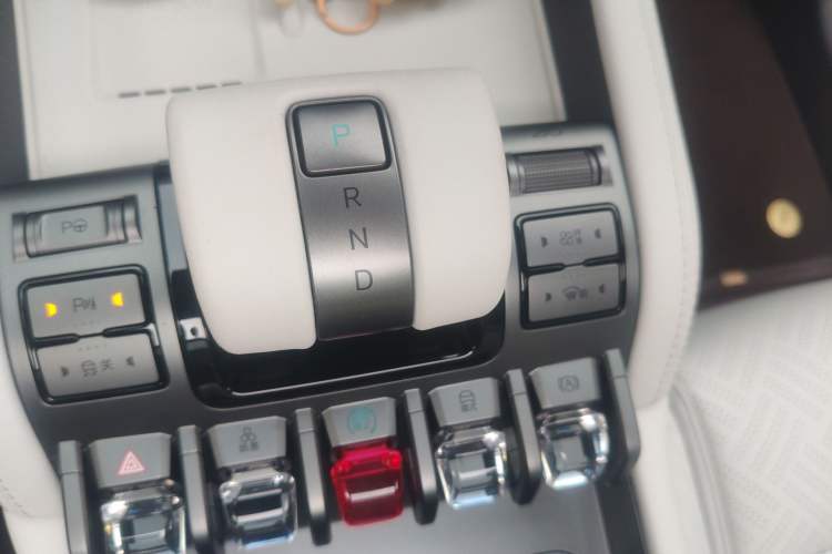 Used Formula Leopard Titanium 3 2025 501KM All-Wheel Drive Intelligent Driving Ultra Version
